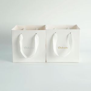 Biżuteria 50pcs/działka masowa logo biżuteria pudełko opakowanie papierowa torba papierowa z uchwytami przyjęcie weselne