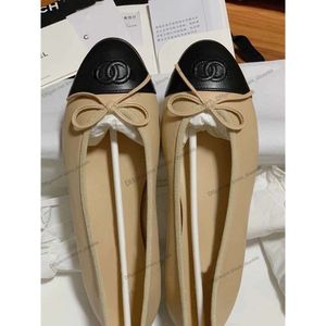 Designerskor balettlägenheter Slingbacks Paris märke Back Womens Spring quiltad läder Slide-On Ballet Bow Flats Women läder lyx rund tå kvinnor klänningskor