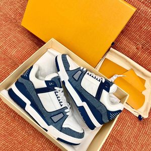 Designer Homens Mulheres Sapatos Casuais Logotipo Em Relevo Treinador Sneaker Luxo Louiselies Couro Mens Treinadores Preto Branco Cinza Azul Verde Plataforma Sapatilhas Vittonelies