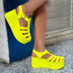 Sandaler Summer Hot Selling Womens Buckle Strap Womens Sandaler Super High Platform Casual Sandaler Womens Stängda skosnören Kvinnor Sandaler J240224