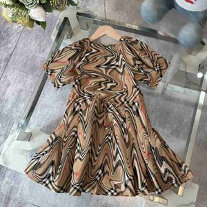 Luxuriöses Mädchenkleid mit Karodruck, Faltenrock für Babys, Größe 100–150, Kinder-Designerkleidung, kurzärmeliges Kinderkleid, 24. Februar 2020