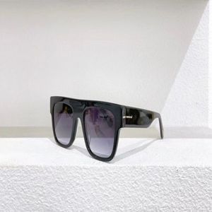 0847 Okulary przeciwsłoneczne Renee Squared For Men Black Grey Gradient obiektyw Gafa de Sol Fashion Sun Glasses Ochrony Uv400 Oczyek 1263430