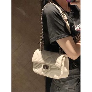 Xiaozhong ins premium känns liten doftande vind broderi tråd låskedja mode mångsidig en axel crossbody väska för kvinnor 75% fabriksdirektförsäljning
