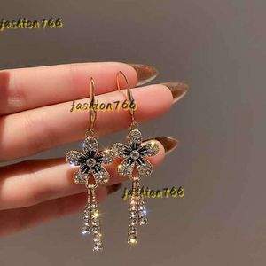 2024 South Spring and Summer New Flower Designer Tassel Long Earring Temperament Exquisite Elegant Trend Fashion Stud örhängen smycken