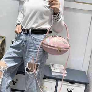 Fashionabla fotbollsstil crossbody väska för kvinnor 2021 axelväskor rugby stil plånböcker och handväskor läder designer boll tote g244m