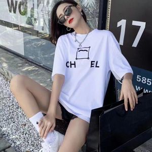 Gelişmiş Versiyon Kadın T-Shirt Fransa Modaya Giyim İki C Mektup Grafik Baskı Çift Moda Pamuk Yuvarlak Boyun XXXL 4XL 5XL Kısa Kollu Üstler Tees