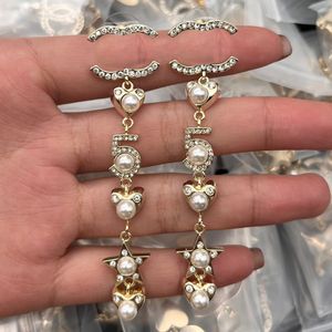 Toppdesignerörhängen Crystal Pearl Letter Earring Diamond Studs Varumärke Eardrop Luxury Lover Gifts 925 Silver Plated Copper Wedding Jewelry