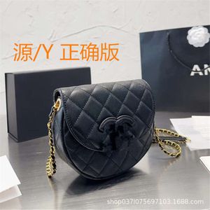 Bolsa de axilas semi-redonda feminina de couro genuíno Xiaoxiangfeng de alta versão, bolsa de sela com corrente de grade de diamante crossbody de ombro único 75% vendas diretas da fábrica