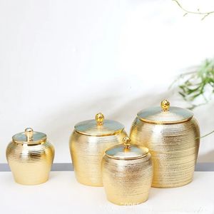 Luxury Golden Ceramic Storage Jar Porcelain Sealed Box Large-capacity Food Container Coffee Bean Tea Caddy Crafts Ornaments Gift 240219