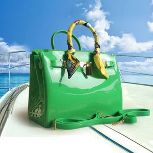 새로운 도착 29cm 대형 여성 플라스틱 젤리 핸드백 디자이너 소녀 패션 캔디 컬러 어깨 가방 방수 PVC 해변 bag315t