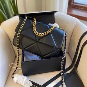 Projektant 19 torebek Kobiety moda najwyższej jakości jambskina miękka skórzana torebka torebka crossbody metalowa klapa torby na ramię
