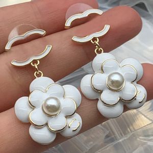 Projektantki stadniny perłowe diamentowe kolczyki marka Letter Flower Flower Felfing High-end 925 Srebrny miedziany kolczyk moda moda