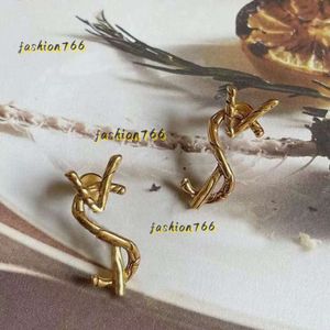 Elegante antigo ouro carta parafuso prisioneiro feminino senhoras europeu popular moda clássico designer alfabeto brincos jóias de casamento gift2024