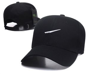 Berretto di design tinta unita lettera design moda cappello temperamento stile partita cappellini uomo donna berretto da baseball n7