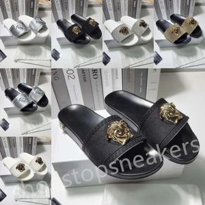 2024 럭셔리 디자이너 슬리퍼 New Fashion Classics Sandal Casual Shoes 남자 여자 샌드일 슬라이더 금속 로고 슬리퍼 플랫폼 플랫 슬라이드 크기 35-46