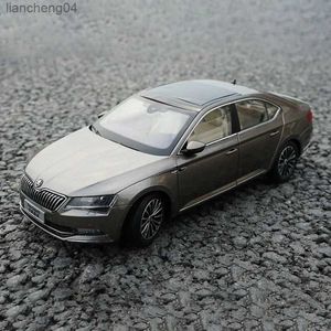 Diecast Model Cars 1 18 Skala Skoda Superb Alloy Car Model Diecast Metal Vehicle Toy Collection Collectible