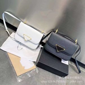 Baobao 2024 New Korean Fashion One Shoulder Crossbody Flip P Home Tofu Small Square Women's Bag 88% factory direct