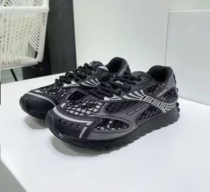 2024 män kvinnor designer casual sneakers snörning rund tå rullskor springa komfort lapptäcke platt skor unisex sneakers