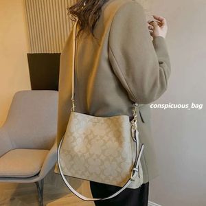 Lüks tasarımcı yüksek kaliteli basit doku omuz çantası kadın kova çantası yeni moda inek derisi habercileri çanta banliyö çanta çanta çanta