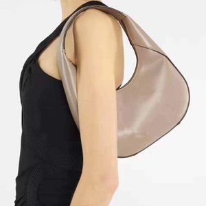 2022 مصمم العلامة التجارية الشهيرة جلد الإبط حقيبة النساء الأزياء متعددة الوظائف حقيبة اليد 26 سم توصيل 195A