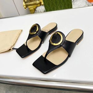 Blondie Thong slide sandals designer Women Sandal Circular Interlocking Flip Flop Leather Flat Slide Sandals low block heels Slipper Summer Beach Shoes 35-44 02