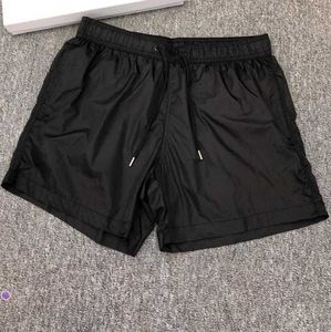 المصمم Mon Summer Men Nylon Swim Shorts مصمم أزياء جيوب جانبية سويرة سحاب الإغلاق الخلفي الجيب