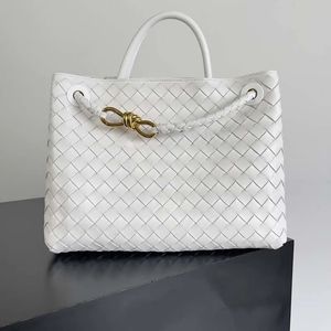 Designer Shoulder Bags Mini Handbag Luxurious Soft and Delicate Pebble Calf Leather Bucket Bag Emphasizes Circular Contours Purse Versatile Crossbody Woven Bag