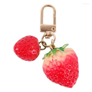 Keychains Fashion Strawberry Keychain för kvinnor Söta flickor Röd hjärta charm nyckelkedja på väska biltrinken smycken kvinnliga vänner fest gåva