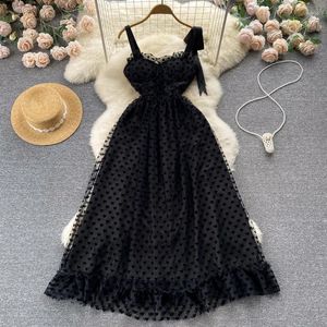 Günlük elbiseler yüksek kaliteli bir çizgi örgü uzun spagetti kayış kolsuz kılıf sundress 2024 kadın moda dot baskı maksi elbise siyah