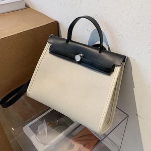 Contrast Conger Bag Bag 2021 FSHION جديدًا عالي الجودة من القماش المصمم للنساء ، حقيبة اليد عالية السعة الكتف B262S