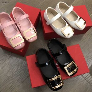 Fashion Girl Princess Shoe Shiny Patent Leather Child Sneakers Storlek 26-35 Inklusive Shoe Box Metal Metal Baby Shoes 24Feb20