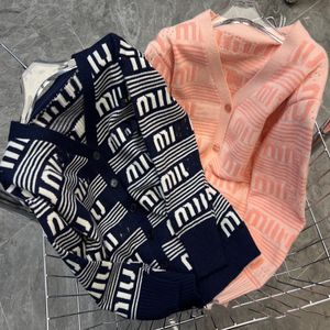 Kvinnors tröjor Designer Cardigan Women's Sweater Autumn and Winter New Casual Fashion Letter Jacquard Design Löst Slim Knit Cardigan Coat Size S-L L73Q