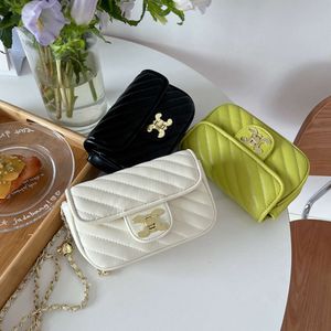 Crossbody de ombro único com textura de grupo pequeno para mulheres em 2023, novo transporte, bolsa com corrente de fragrância Zhulingge, tendência de bolsa quadrada pequena 75% vendas diretas da fábrica