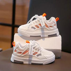 Chłopcy Sneakers Dziewczęta oddychające buty sportowe dla dzieci Dzieci jesienne Niezłok Niezdepowe Buty studenckie Outdoor Bugwears Buty 240220