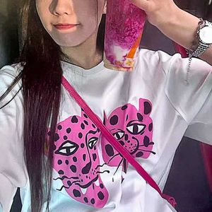 여자 티셔츠 2022 여름 kpop 핑크 레오파드 스트리트 느슨한 여자 짧은 슬리브 코튼 하라주 쿠 티셔츠 크루 넥 Y2k 탑 J240527