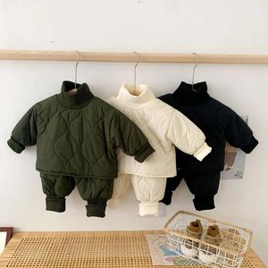 Down 2024 Kış Bebek Erkekler 2pcs Snowwear Set Pamuklu Yastıklı Uzun Kollu Yavaş Kaput Üstleri Artı Kadife Sıcak Pantolon Takım Toddler Boy Kıyafet