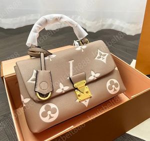 2024 Ny modedesignerväska Cross Body präglade kvinnors handväskor messenger axelväskor läder klassiska totes avslappnad formell crossbody korthållare