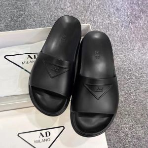 2023 new slipper designer man slides women slides Rubber Embossed triangle confort tasmans flat shoes Summer beach sexy Fashion sandal