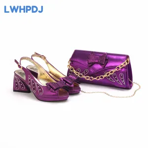 Scarpe eleganti 2024 Est di vendita Colore viola Design con plateau Peep Toe Borsa da donna abbinata Set per donne mature Pompa da festa