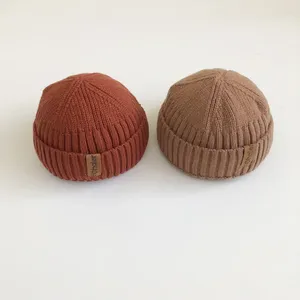 Berets bebê chapéu de malha coreano letra etiqueta de couro simples versátil crianças lã inverno quente pulôver