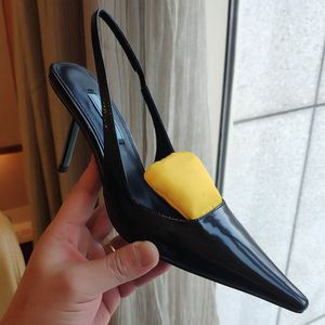 Yumuşak Yastıklı Deri Slingback Pompalar Stiletto Yüksek Topuklu Kadın Tasarımcı Ayakkabı Sandal Lüks Tek Ayakkabı Seksi Sinlu Ayak Ayak Parçaları Üçgen Topuklu Ofis Elbise Ayakkabı Üzerinde