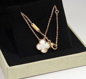 Nytt Clover Necklace Pendant Pearl Mother Rostfritt stål Pläterad 18K Women's Girl Valentine's Day Mors dag Engagemangsmycken Present Partihandel