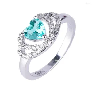 Anéis de cluster venda transfronteiriça anel de diamante duplo em forma de coração Europa e Estados Unidos moda oca esmeralda noivado