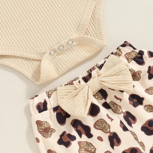 Kläduppsättningar födda flickor sommarkläder Mammas tryck ribbad kort flyghylsa rompers bodysuit leopard flare byxor