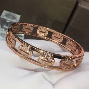 Returnerar armband designer enkel armband för kvinna diamantguld pläterad 18k lyxiga officiella reproduktioner Klassisk stil bleknar aldrig premiumgåvor med ruta 024