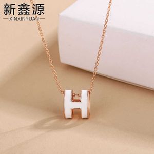 S925 Silver H Letter Necklace Female Minority Light Luxury 2021 Ny emaljhänge 18K Guldklavikelkedja Simple