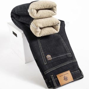 Zimowe jagnięce puch dżinsowe proste spodnie gęstwy duży rozmiar 40 dżinsów wysoki talia dżinsowe polarowe polarowe ciepłe szczupłe