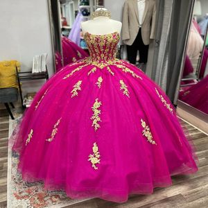 Rosarotes schulterfreies Quinceanera-Kleid, Abschlussballkleid, florales Goldapplikationen, Spitze, Tüll, Prinzessinnenkleid, süßes 15-jähriges Partykleid