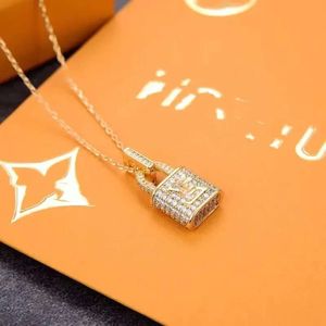 S Sale Pendant Necklaces Fashion for Man Woman Inverted Triangle Letter Designers Brand Jewelry Mens Womens Trendy Personality Clavicle Chain