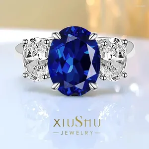 Cluster Rings Wholesale of Light Luxury Chinese Made Treasure Blue Three Stone 925 Silver Ring inlaid med högt koldiamantbröllop